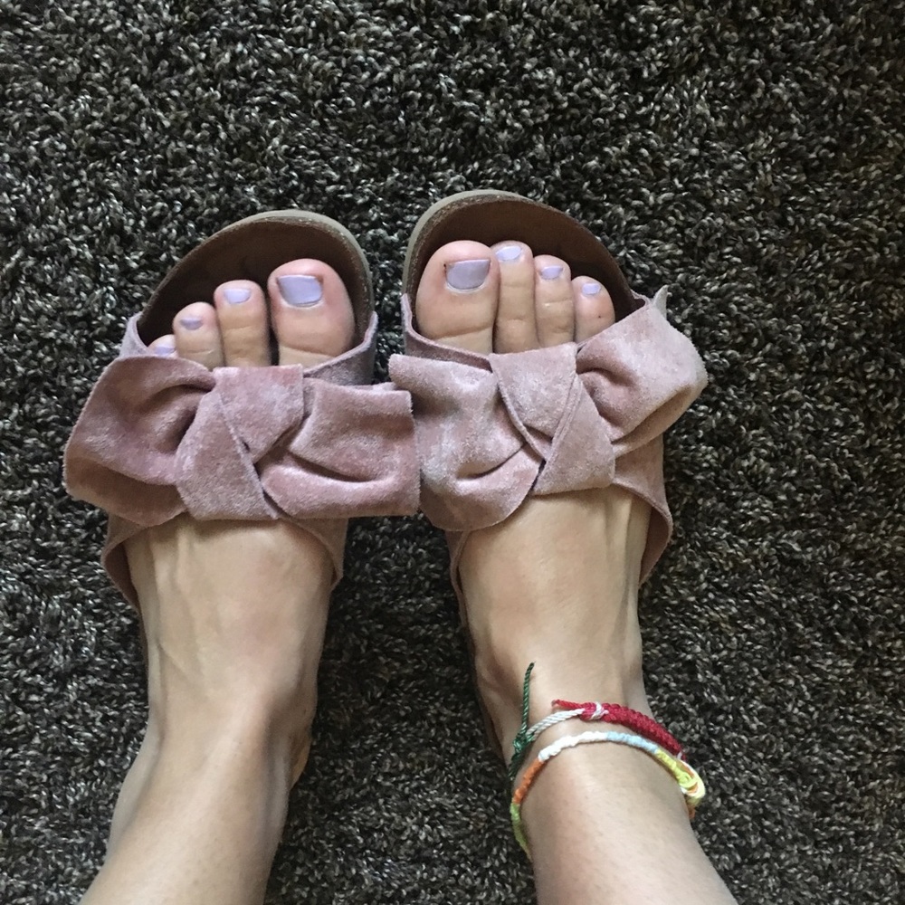 Pink bow slip ons!
